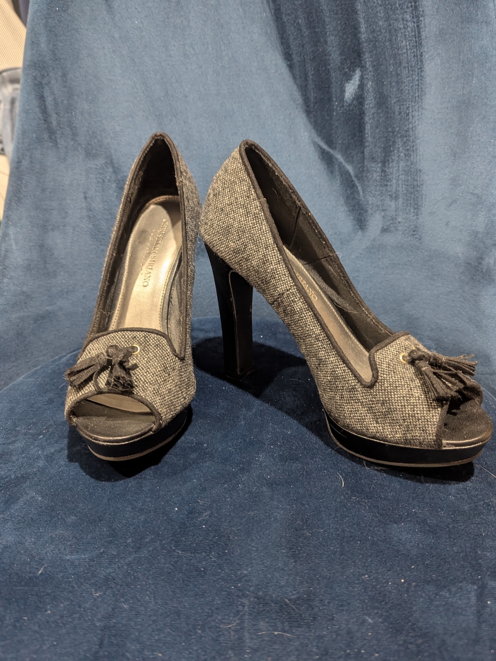 Open-Toe Tassel High Heels in Charcoal Gray